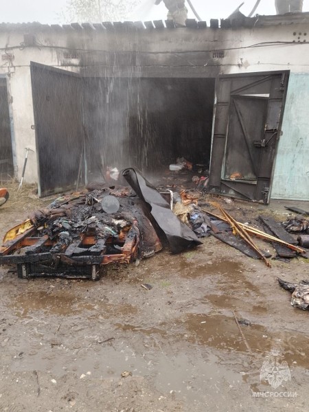 Гараж на площади в 24 «квадрата» сгорел в Дзержинске 