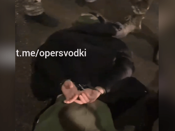 Появилось видео задержания участника массовой драки на улице Почаинской Появилось видео задержания участника массовой драки на улице Почаинской