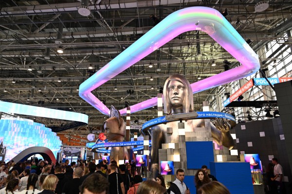 Никитин и Бочаров подписали соглашение об &laquo;Уроках с путешествием&raquo; на ВДНХ