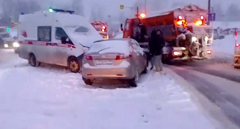 Двое пострадали в ДТП с участием скорой помощи в Нижнем Новгороде Двое пострадали в ДТП с участием скорой помощи в Нижнем Новгороде