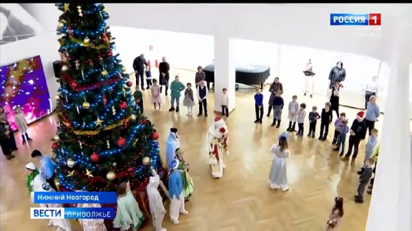 Главная новогодняя елка Приволжского округа зажглась в Нижнем Новгороде