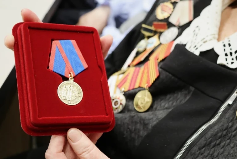 Нагрудные знаки «Дети военного времени» получили более 11 тыс. нижегородцев Нагрудные знаки «Дети военного времени» получили более 11 тыс. нижегородцев