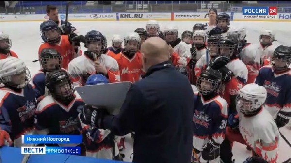 Нижегородский ХК "Торпедо" провел мастер-класс юных хоккеистов из Выксы