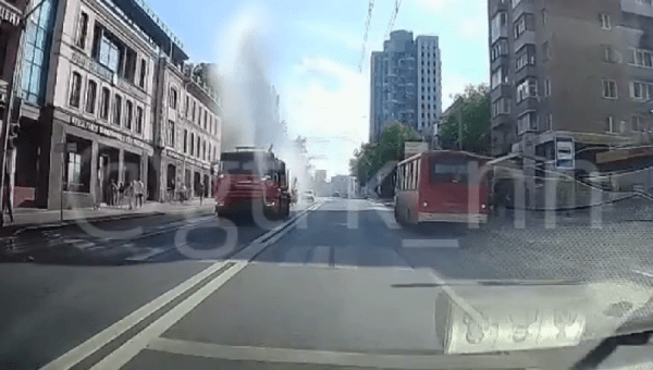 В Нижнем Новгороде в жару усилили полив дорог и газонов