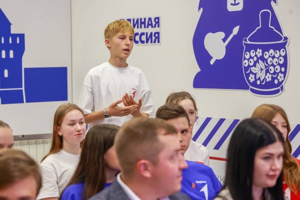 Развитие города, молодежные программы, профориентирование и институт наставничества обсудил Юрий Шалабаев с ребятами из «Движения Первых»
