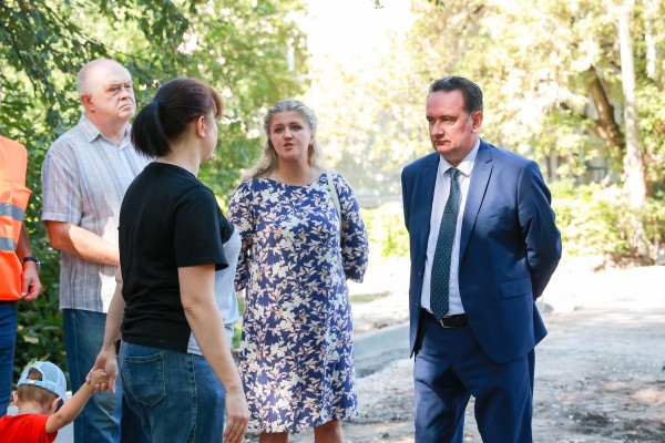 Дворы Московского района приводят в порядок в рамках муниципальной программы «Формирование комфортной городской среды»