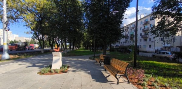 Модель экраноплана и памятный знак, посвященный конструктору Валерию Иконникову, установили в сквере его имени в Нижнем Новгороде по нацпроекту Модель экраноплана и памятный знак, посвященный конструктору Валерию Иконникову, установили в сквере его имени в Нижнем Новгороде по нацпроекту