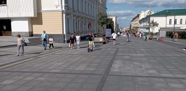 В Нижнем Новгороде на две недели раньше сроков сняли ограничение движения транспорта на ул. Большой Покровской рядом с театром кукол В Нижнем Новгороде на две недели раньше сроков сняли ограничение движения транспорта на ул. Большой Покровской рядом с театром кукол