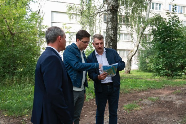 Дорогу от улицы Бекетова к школе №122 и освещение сделают уже этой осенью по обращениям жителей к главе города Юрию Шалабаеву 