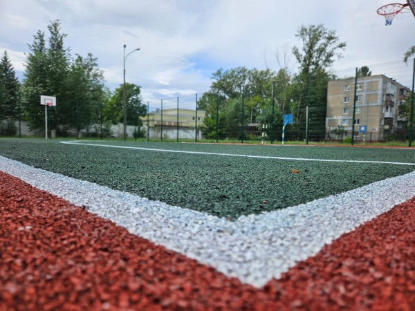 Устройство спортивных площадок по проекту «Вам решать!» завершили в гимназии № 136 и школе № 105