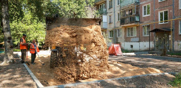 Дворы Московского района приводят в порядок в рамках муниципальной программы «Формирование комфортной городской среды»