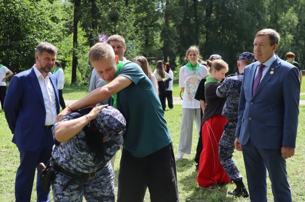 Спортивно-патриотическая игра «Зарница» прошла в детском оздоровительном лагере «Чайка» Спортивно-патриотическая игра «Зарница» прошла в детском оздоровительном лагере «Чайка»