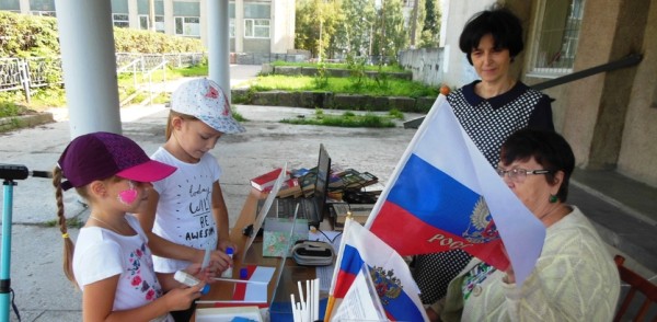 Библиотеки Московского района проведут уличные акции, приуроченные ко Дню государственного флага России