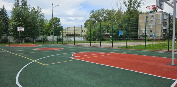 Устройство спортивных площадок по проекту «Вам решать!» завершили в гимназии № 136 и школе № 105