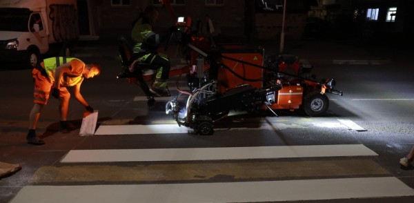 «Зебру» и надпись «ДЕТИ» впервые нанесут термопластиком у нижегородских школ и детсадов