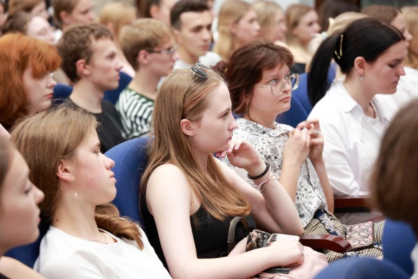 Студенты НГЛУ обсудили с представителями традиционных конфессий и ветеранами  боевых действий вопросы противодействия терроризму