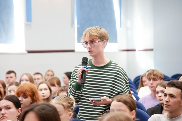 Студенты НГЛУ обсудили с представителями традиционных конфессий и ветеранами  боевых действий вопросы противодействия терроризму