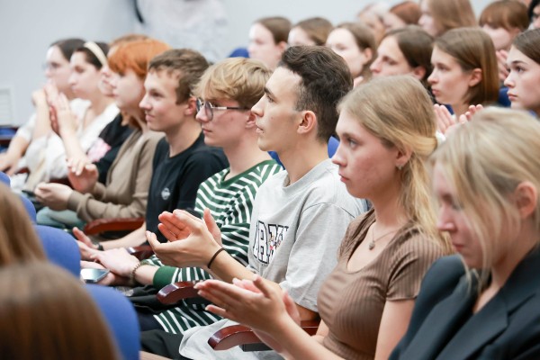 Студенты НГЛУ обсудили с представителями традиционных конфессий и ветеранами  боевых действий вопросы противодействия терроризму