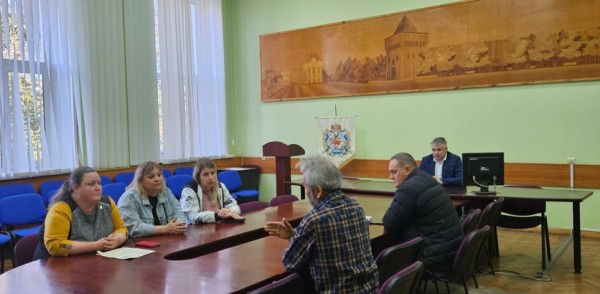 Жители дома  №37 по ул.Фучика обсудили с экспертами ВНИИ по проблемам ГОЧС МЧС России нюансы проведения экспертизы в их доме   