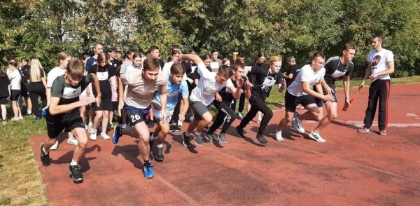 Спортсмены из школ №94, 184, 123 и кадетской школы стали лучшими в эстафетном пробеге «Золотая осень»