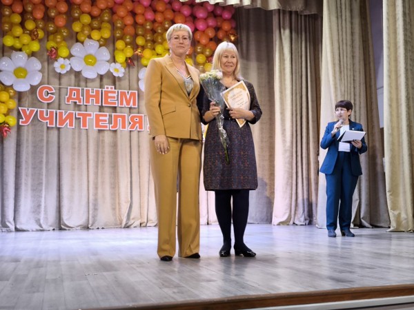 Более 10 педагогических династий Сормовского района наградили в День учителя