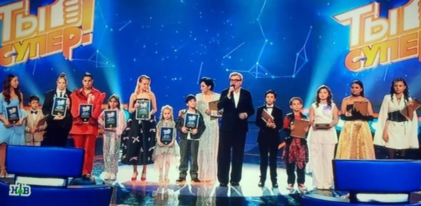 Глава города Юрий Шалабаев поздравил юную нижегородку Софию Докукину с призовым местом в финале вокального проекта «Ты супер!» Глава города Юрий Шалабаев поздравил юную нижегородку Софию Докукину с призовым местом в финале вокального проекта «Ты супер!»