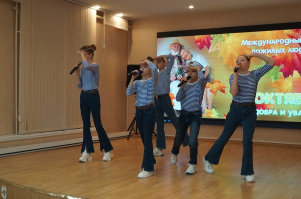 Приокчан «серебряного возраста» поздравили с Международным днем пожилого человека Приокчан «серебряного возраста» поздравили с Международным днем пожилого человека