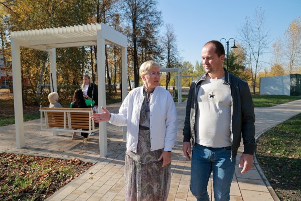 Парковые качели, подвесные диваны, велодорожки появились у ДК «Красное Сормово» после благоустройства Парковые качели, подвесные диваны, велодорожки появились у ДК «Красное Сормово» после благоустройства