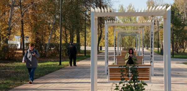 Парковые качели, подвесные диваны, велодорожки появились у ДК «Красное Сормово» после благоустройства Парковые качели, подвесные диваны, велодорожки появились у ДК «Красное Сормово» после благоустройства