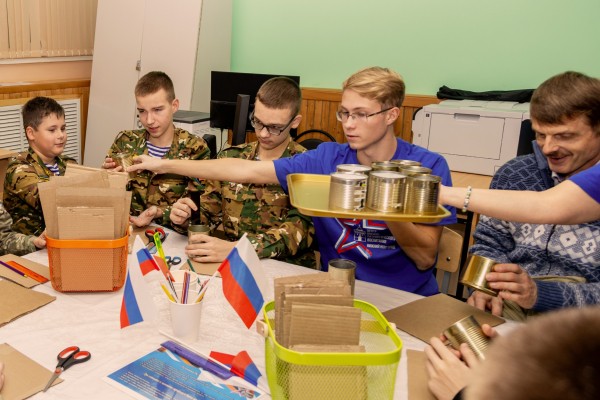 Воспитанники Центра военно-патриотического воспитания города Нижнего Новгорода изготовили окопные свечи для участников СВО Воспитанники Центра военно-патриотического воспитания города Нижнего Новгорода изготовили окопные свечи для участников СВО