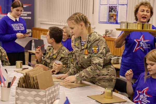 Воспитанники Центра военно-патриотического воспитания города Нижнего Новгорода изготовили окопные свечи для участников СВО Воспитанники Центра военно-патриотического воспитания города Нижнего Новгорода изготовили окопные свечи для участников СВО