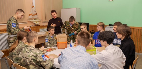 Воспитанники Центра военно-патриотического воспитания города Нижнего Новгорода изготовили окопные свечи для участников СВО Воспитанники Центра военно-патриотического воспитания города Нижнего Новгорода изготовили окопные свечи для участников СВО