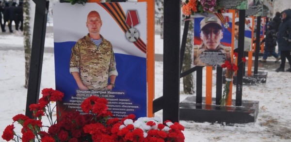 11 портретов нижегородцев, участвовавших в СВО, разместили на Аллее памяти на площади Маршала Жукова 11 портретов нижегородцев, участвовавших в СВО, разместили на Аллее памяти на площади Маршала Жукова