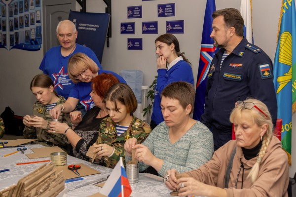 Воспитанники Центра военно-патриотического воспитания города Нижнего Новгорода изготовили окопные свечи для участников СВО Воспитанники Центра военно-патриотического воспитания города Нижнего Новгорода изготовили окопные свечи для участников СВО