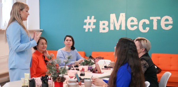 Мастер-классы по новогоднему макияжу проходят в соседском центре Автозаводского района Мастер-классы по новогоднему макияжу проходят в соседском центре Автозаводского района