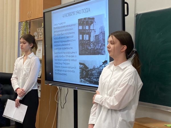 Правнуки генерала Ивана Ивлиева, в честь которого названа улица Нижнего Новгорода, рассказали о жизни военачальника на открытом уроке в школе Правнуки генерала Ивана Ивлиева, в честь которого названа улица Нижнего Новгорода, рассказали о жизни военачальника на открытом уроке в школе