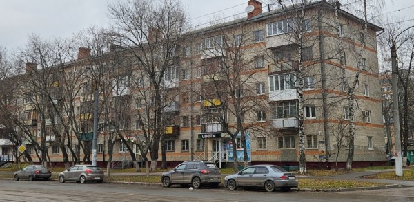 Подрядчик приступил к ремонту подвала в четвертом подъезде дома № 16 по пр.Кирова