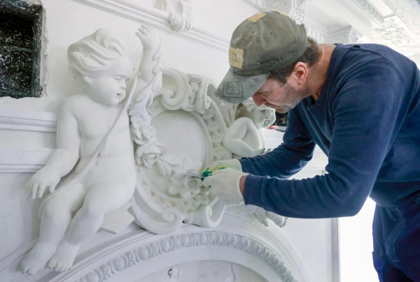 Юрий Шалабаев: Реставрация стен и лепнины в Литературном музее выполнена  почти на 90% 