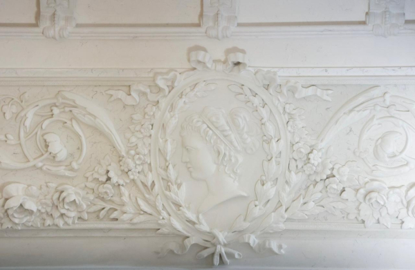 Юрий Шалабаев: Реставрация стен и лепнины в Литературном музее выполнена  почти на 90% 