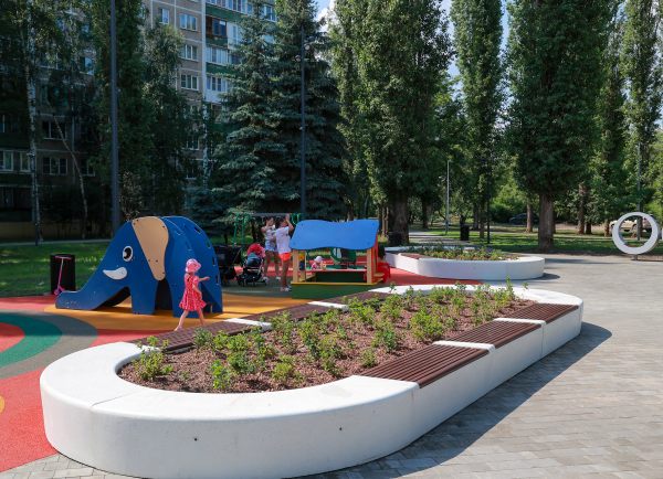 Почти 400 деревьев и более 3600 кустарников посажены в 2024 году в Сормовском районе Почти 400 деревьев и более 3600 кустарников посажены в 2024 году в Сормовском районе