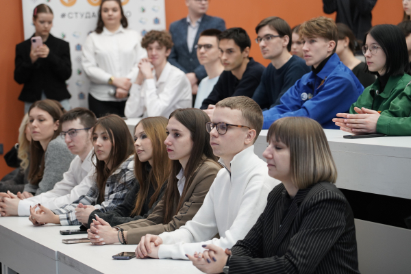 Юрий Шалабаев накануне Татьяниного дня встретился со студентами ННГАСУ и пригласил их подключиться к проектной деятельности по городскому благоустройству 