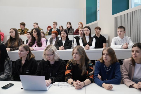 Юрий Шалабаев накануне Татьяниного дня встретился со студентами ННГАСУ и пригласил их подключиться к проектной деятельности по городскому благоустройству 