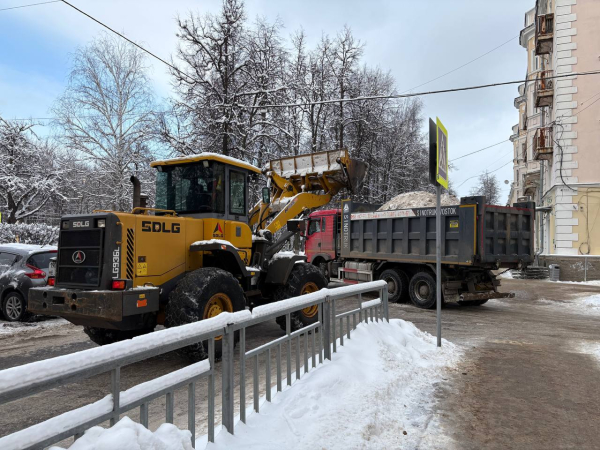 Глава Приокского района Михаил Шатилов проинспектировал работу дорожных служб по уборке снега Глава Приокского района Михаил Шатилов проинспектировал работу дорожных служб по уборке снега