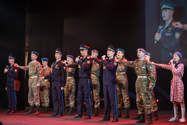 Гала-концерт победителей городского конкурса военно-патриотической песни  «Во славу Отечества!» прошёл в театре «Комедiя»