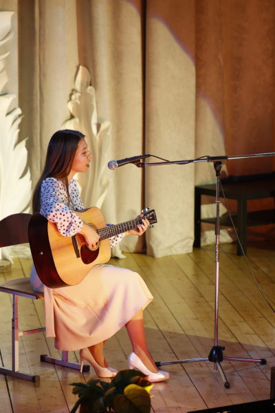 Учитель школы №14 Любовь Снегирева стала победителем конкурса молодых педагогов «Мое призвание – учитель!» в 2025 году