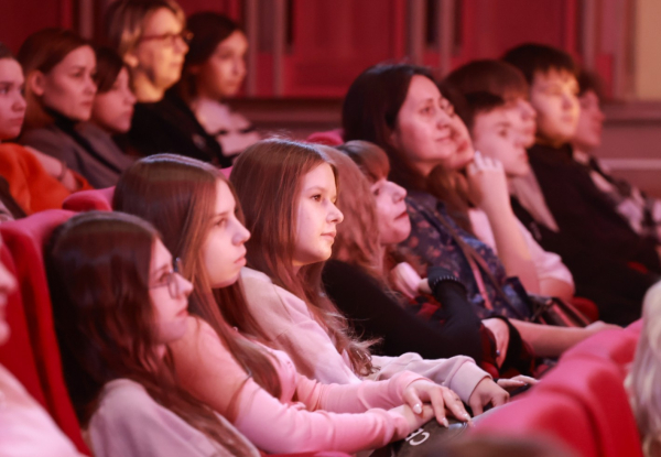 Гала-концерт победителей городского конкурса военно-патриотической песни  «Во славу Отечества!» прошёл в театре «Комедiя»