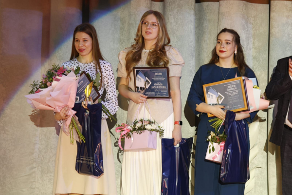 Учитель школы №14 Любовь Снегирева стала победителем конкурса молодых педагогов «Мое призвание – учитель!» в 2025 году