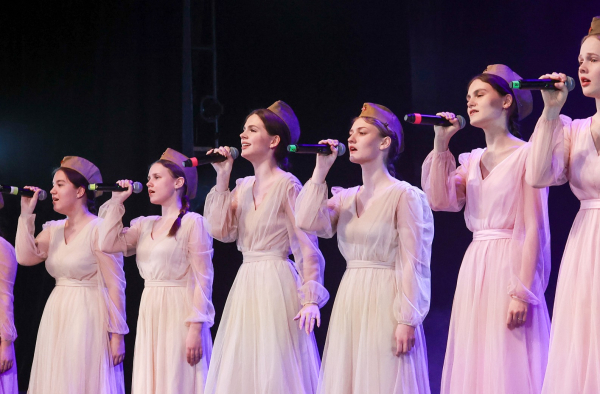 Гала-концерт победителей городского конкурса военно-патриотической песни  «Во славу Отечества!» прошёл в театре «Комедiя»