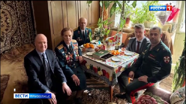 Ветеран Великой Отечественной Зинаида Курбакова получила юбилейную медаль к 80-летию Победы