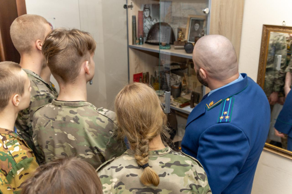 Сотрудники Генпрокуратуры провели экскурсию для воспитанников нижегородского Центра военно-патриотического воспитания имени Максима Настина Сотрудники Генпрокуратуры провели экскурсию для воспитанников нижегородского Центра военно-патриотического воспитания имени Максима Настина